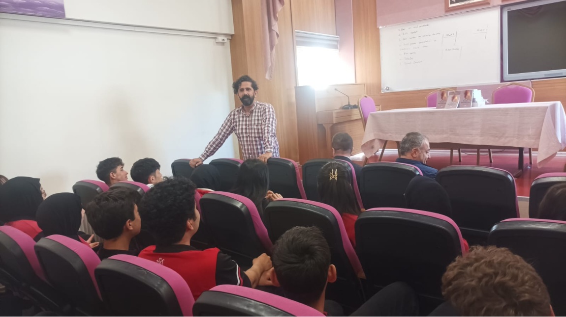 GENÇLER YAZAR TAHİR FATİH ANDI İLE BULUŞTU